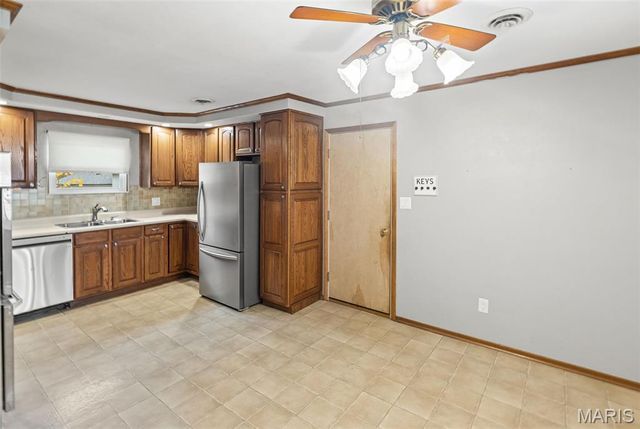 118 Whispering Oaks Dr. Drive, Bethalto, IL 62010