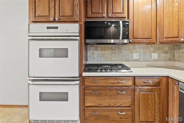 118 Whispering Oaks Dr. Drive, Bethalto, IL 62010