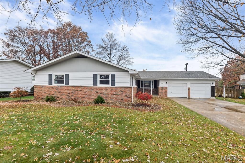 118 Whispering Oaks Dr. Drive, Bethalto, IL 62010