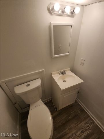 905 Selwyn, Cleveland, OH 44112