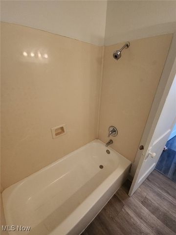 905 Selwyn, Cleveland, OH 44112