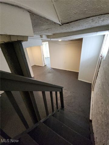 905 Selwyn, Cleveland, OH 44112