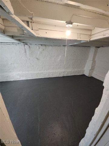 905 Selwyn, Cleveland, OH 44112