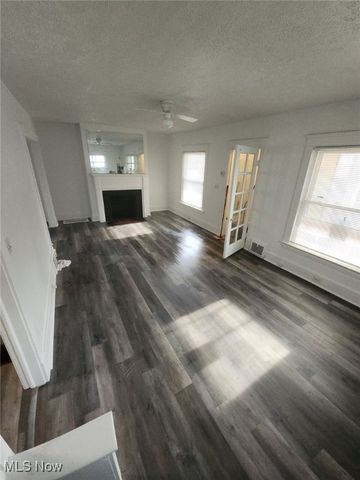 905 Selwyn, Cleveland, OH 44112