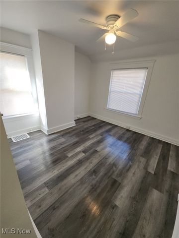 905 Selwyn, Cleveland, OH 44112