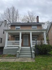 905 Selwyn, Cleveland, OH 44112