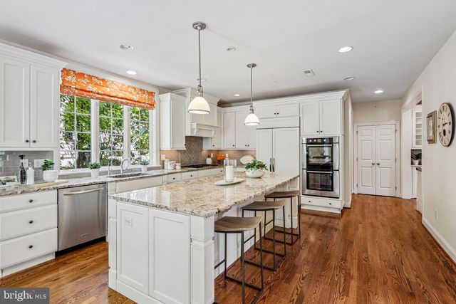 100 BRAEBANK LN, Bryn Mawr, PA 19010