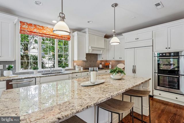 100 BRAEBANK LN, Bryn Mawr, PA 19010