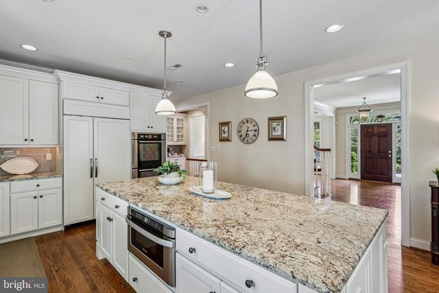 100 BRAEBANK LN, Bryn Mawr, PA 19010