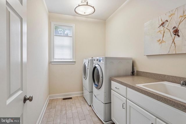 100 BRAEBANK LN, Bryn Mawr, PA 19010