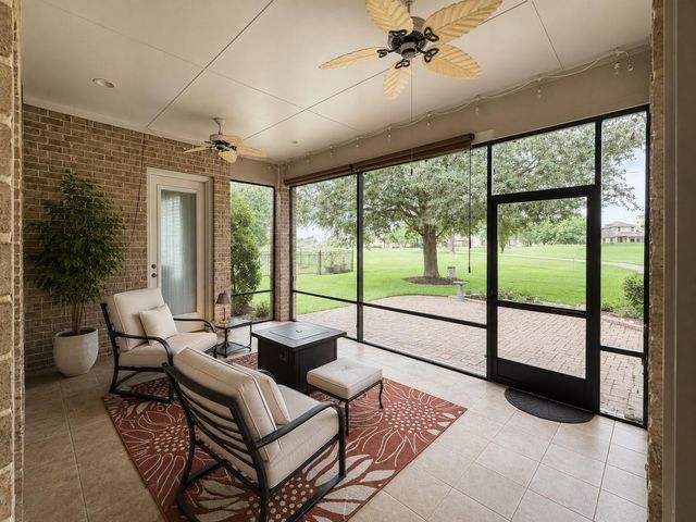 166 Hillsborough Drive W, Montgomery, TX 77356