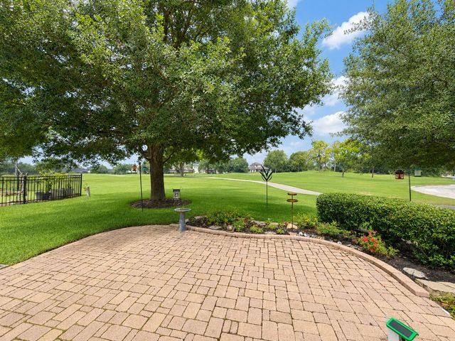 166 Hillsborough Drive W, Montgomery, TX 77356