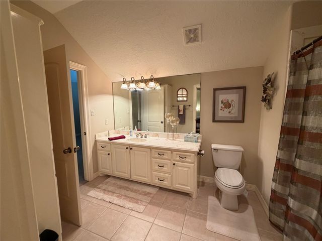166 Hillsborough Drive W, Montgomery, TX 77356