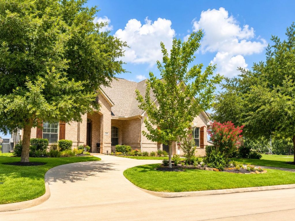 166 Hillsborough Drive W, Montgomery, TX 77356