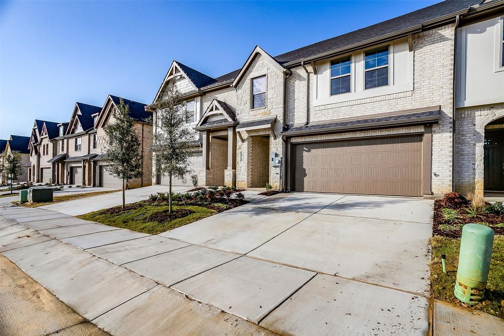 802 Homeplace Circle, Mansfield, TX 76063 — exterior
