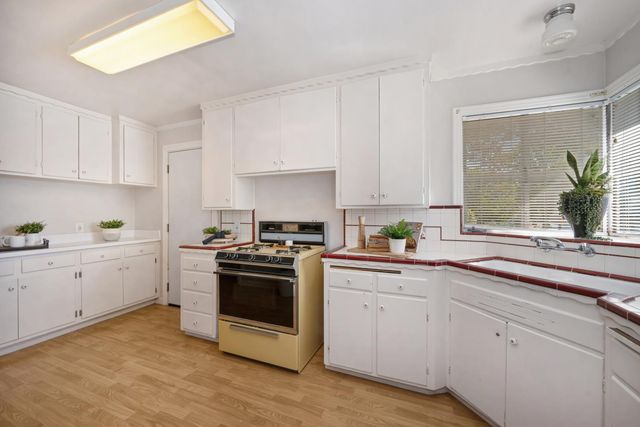 5625 V St, Sacramento, CA 95817