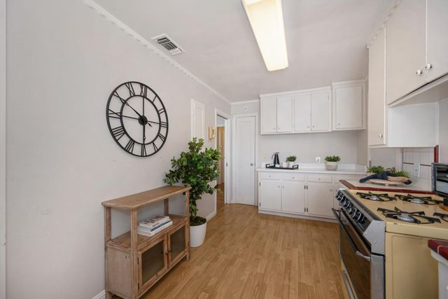 5625 V St, Sacramento, CA 95817