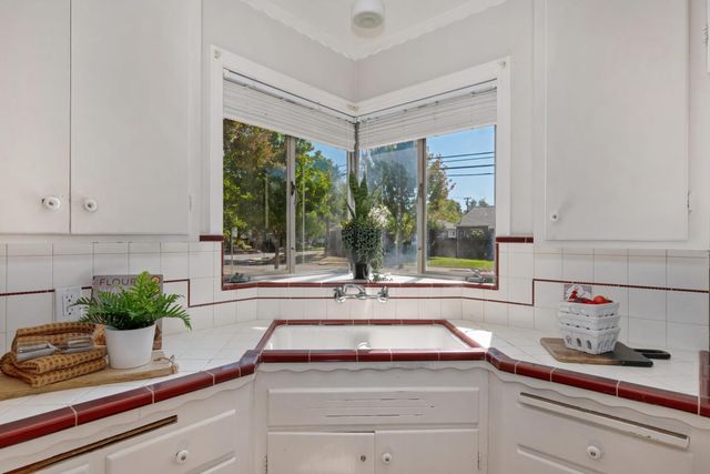 5625 V St, Sacramento, CA 95817