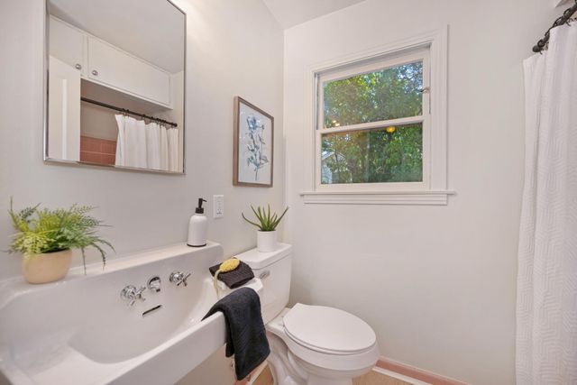 5625 V St, Sacramento, CA 95817