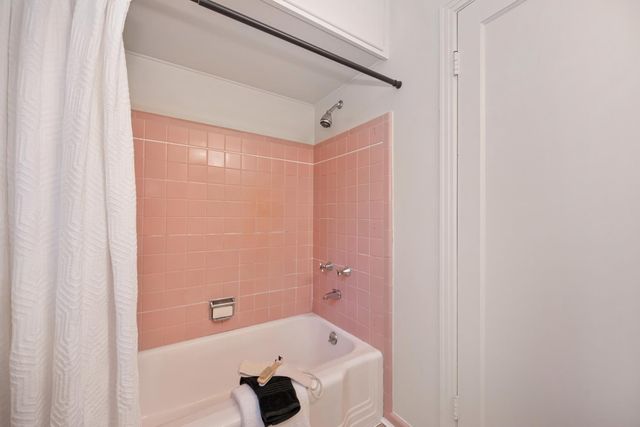 5625 V St, Sacramento, CA 95817