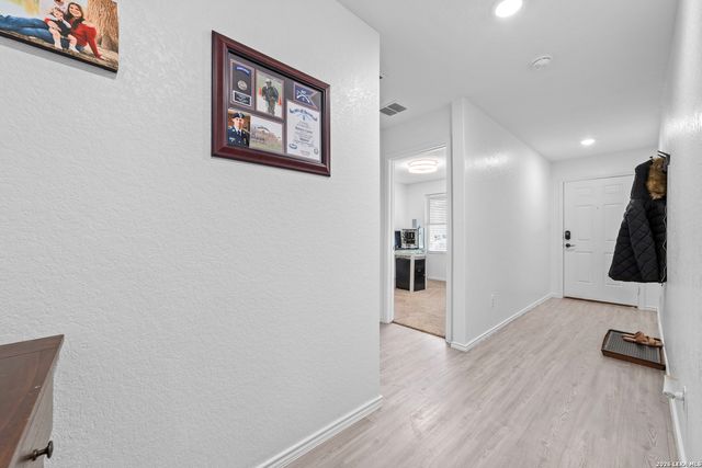 1076 Shutter Way, Kerrville, TX 78028
