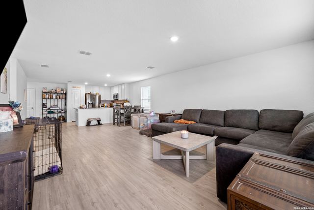 1076 Shutter Way, Kerrville, TX 78028