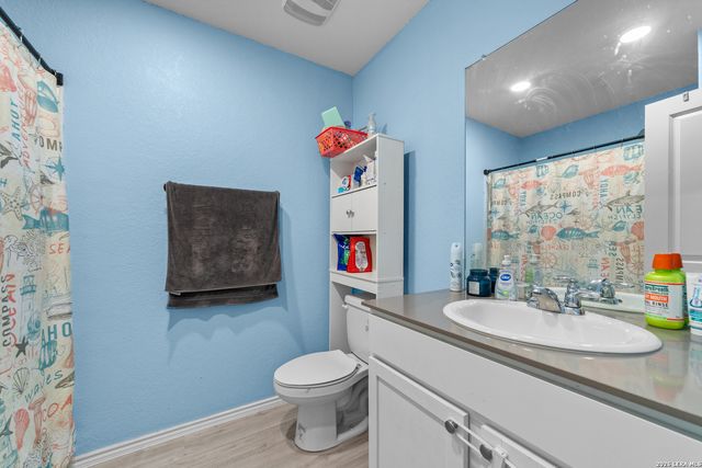 1076 Shutter Way, Kerrville, TX 78028