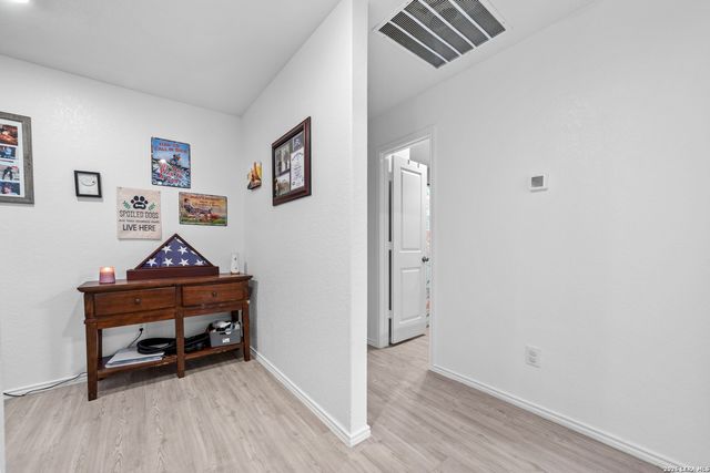 1076 Shutter Way, Kerrville, TX 78028