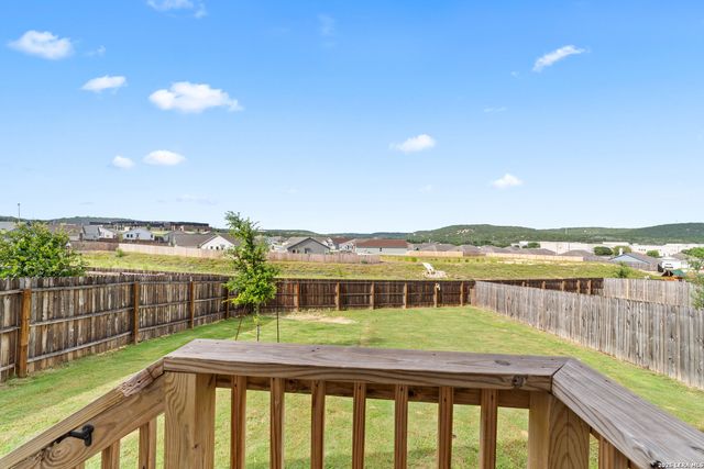 1076 Shutter Way, Kerrville, TX 78028