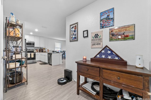 1076 Shutter Way, Kerrville, TX 78028