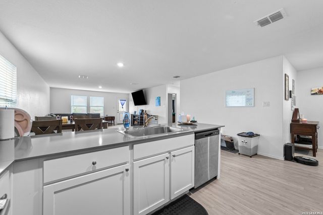 1076 Shutter Way, Kerrville, TX 78028
