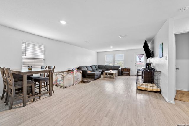 1076 Shutter Way, Kerrville, TX 78028