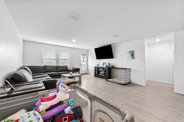 1076 Shutter Way, Kerrville, TX 78028