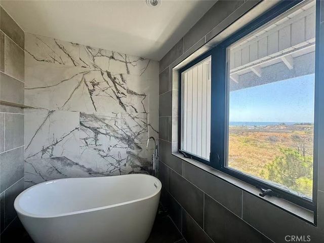28 Ima Loa Ct, Newport Beach, CA 92663
