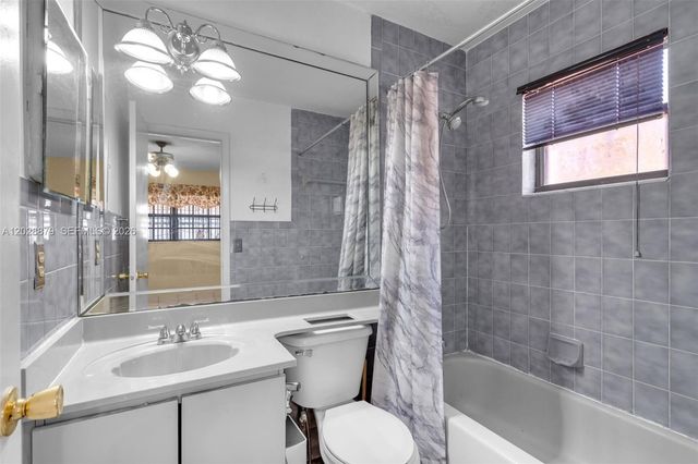 8805 NW 114th Ter, Hialeah Gardens, FL 33018