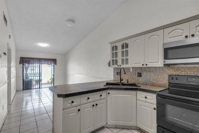 8805 NW 114th Ter, Hialeah Gardens, FL 33018