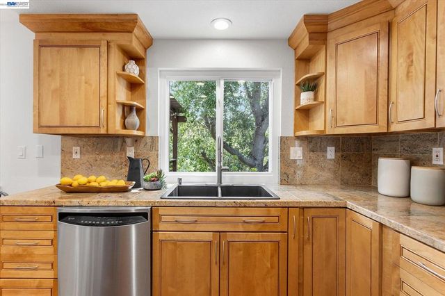 19252 Masterson Pl, Castro Valley, CA 94552