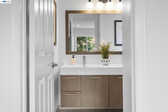 19252 Masterson Pl, Castro Valley, CA 94552