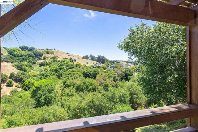 19252 Masterson Pl, Castro Valley, CA 94552
