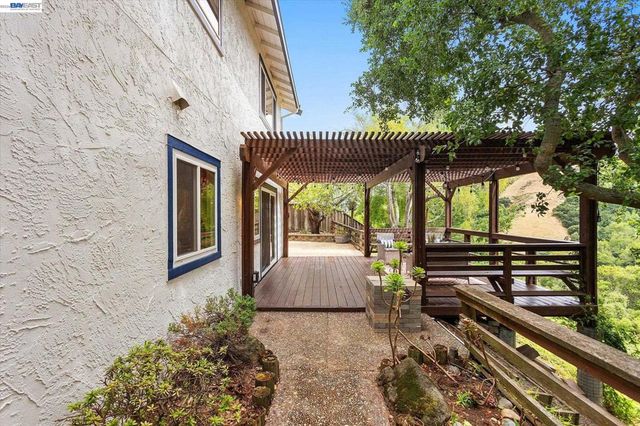 19252 Masterson Pl, Castro Valley, CA 94552