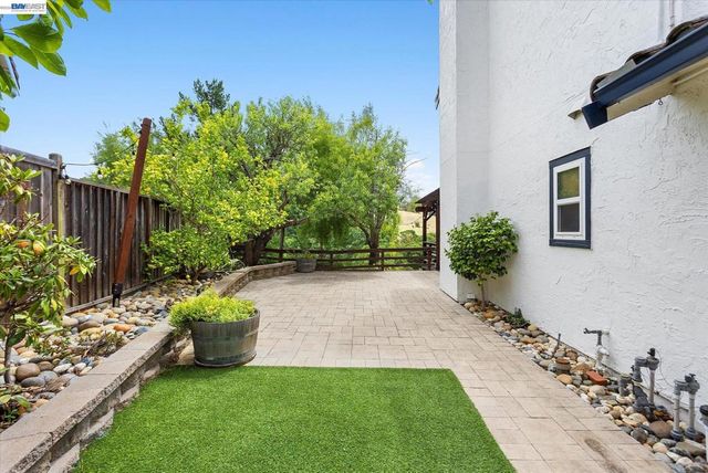 19252 Masterson Pl, Castro Valley, CA 94552