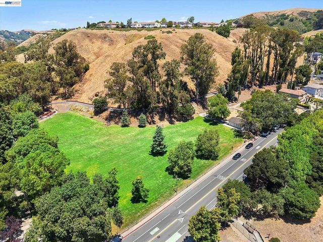 19252 Masterson Pl, Castro Valley, CA 94552