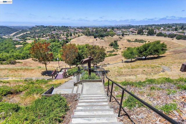 19252 Masterson Pl, Castro Valley, CA 94552