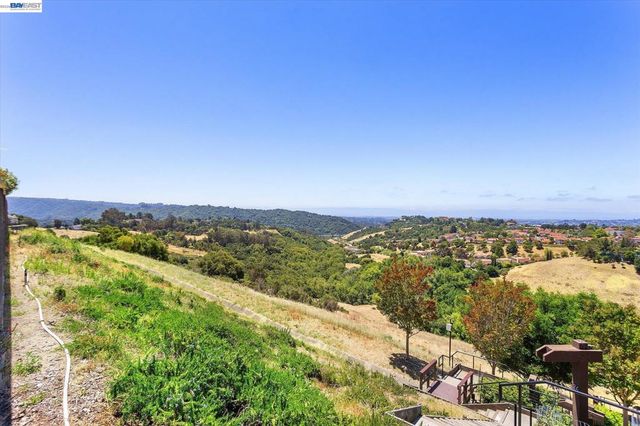 19252 Masterson Pl, Castro Valley, CA 94552