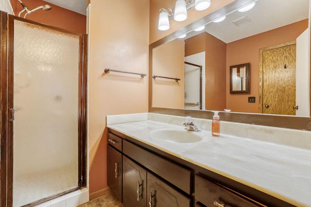 6467 13th Street N, Oakdale, MN 55128