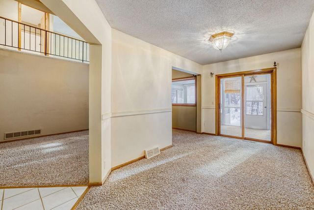 6467 13th Street N, Oakdale, MN 55128