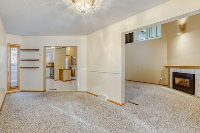 6467 13th Street N, Oakdale, MN 55128