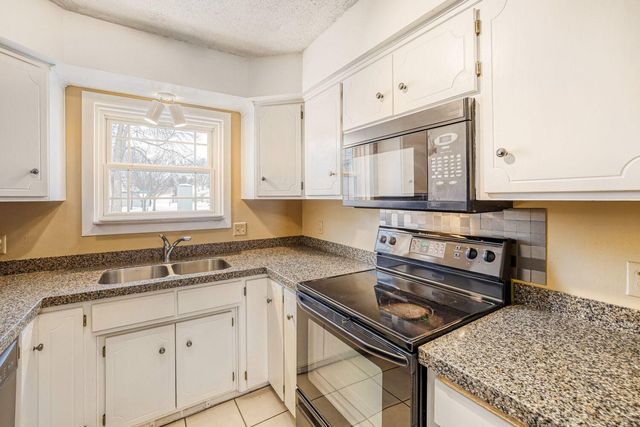 6467 13th Street N, Oakdale, MN 55128