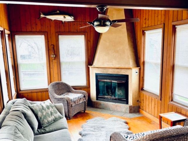 807 S Owen Street, Mount Prospect, IL 60056