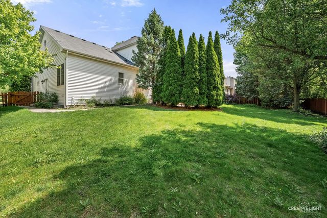 424 Camden Circle, Oswego, IL 60543